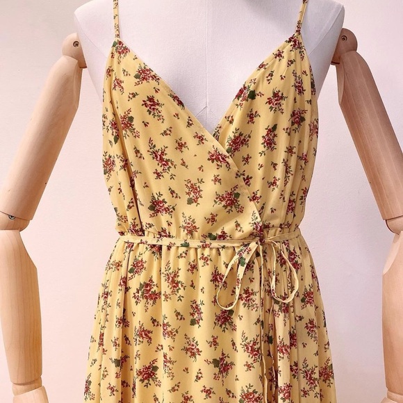 🌼 Yellow Prairie Floral Maxi Dress (Adjustable Straps) - Picture 2 of 7